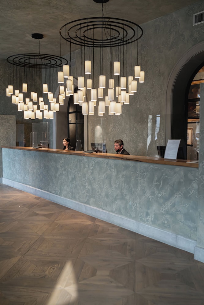 Grand Baglioni Hotel 10/77