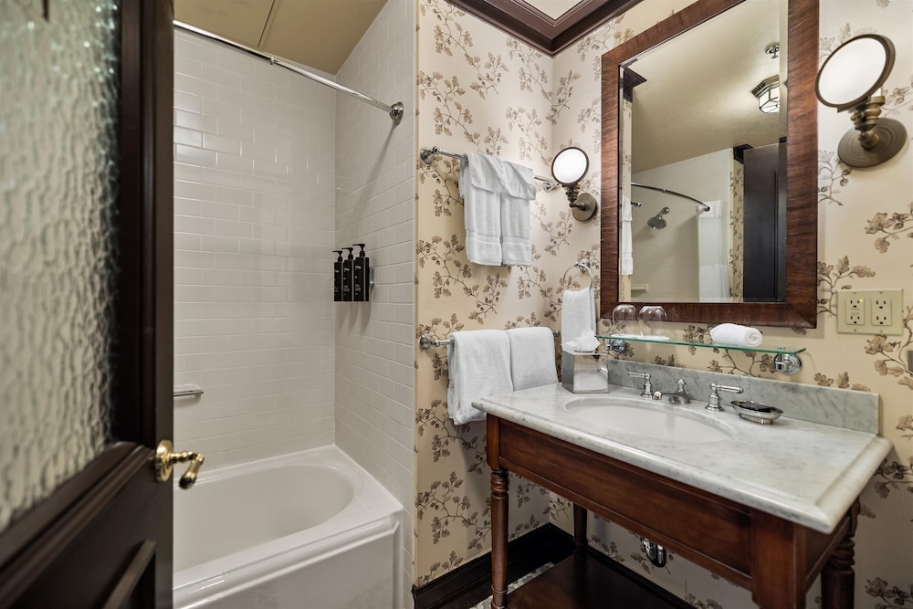 Boutique, Single, Queen Bed، Arctic Club Hotel 3/3