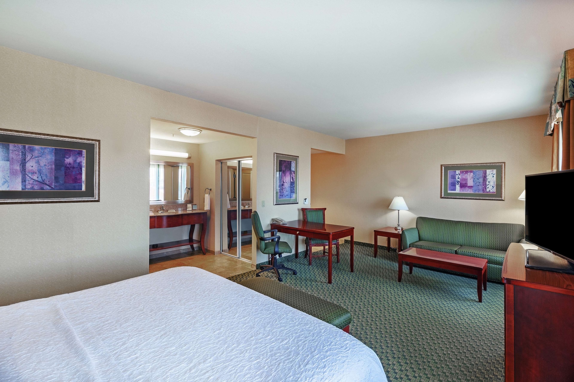 STUDIO, SUITE, KING BED, SOFA