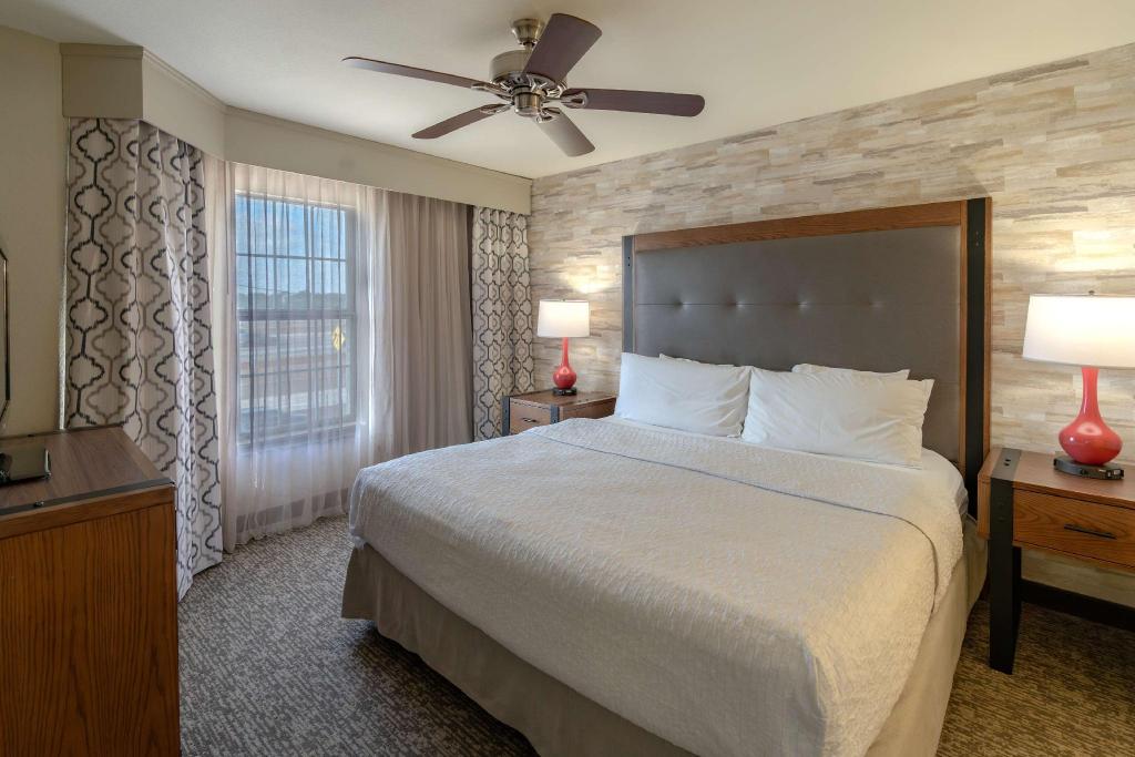 2 Bedrooms, Suite, King Bed, Queen Bed, 2 Bathrooms, Accessible