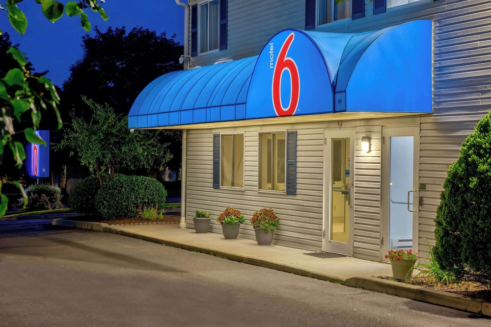 Motel6 Bethel, CT - Danbury in BETHEL - CT
