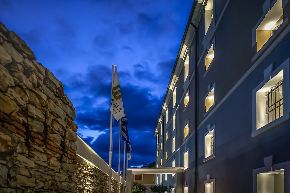 Hydrama Grand Hotel 69/73