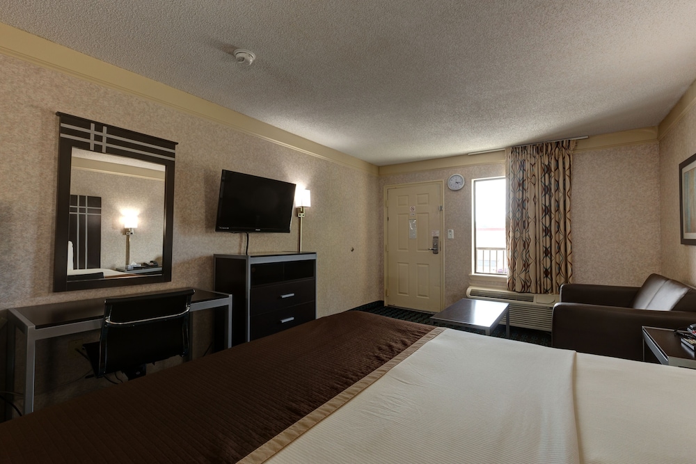 Deluxe Inn Fayetteville 19/61