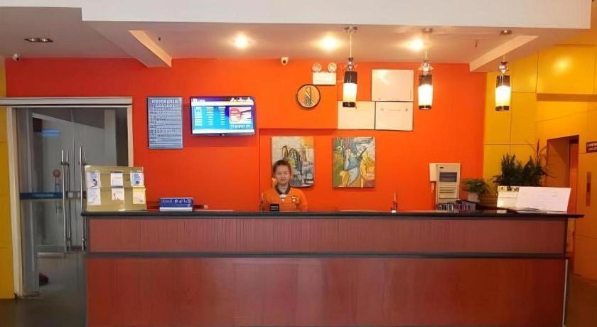 7 Days Inn Chengdu North Railway Train Station Square Branch 8/39