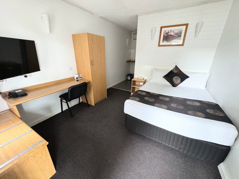 ROOM, DOUBLE BED