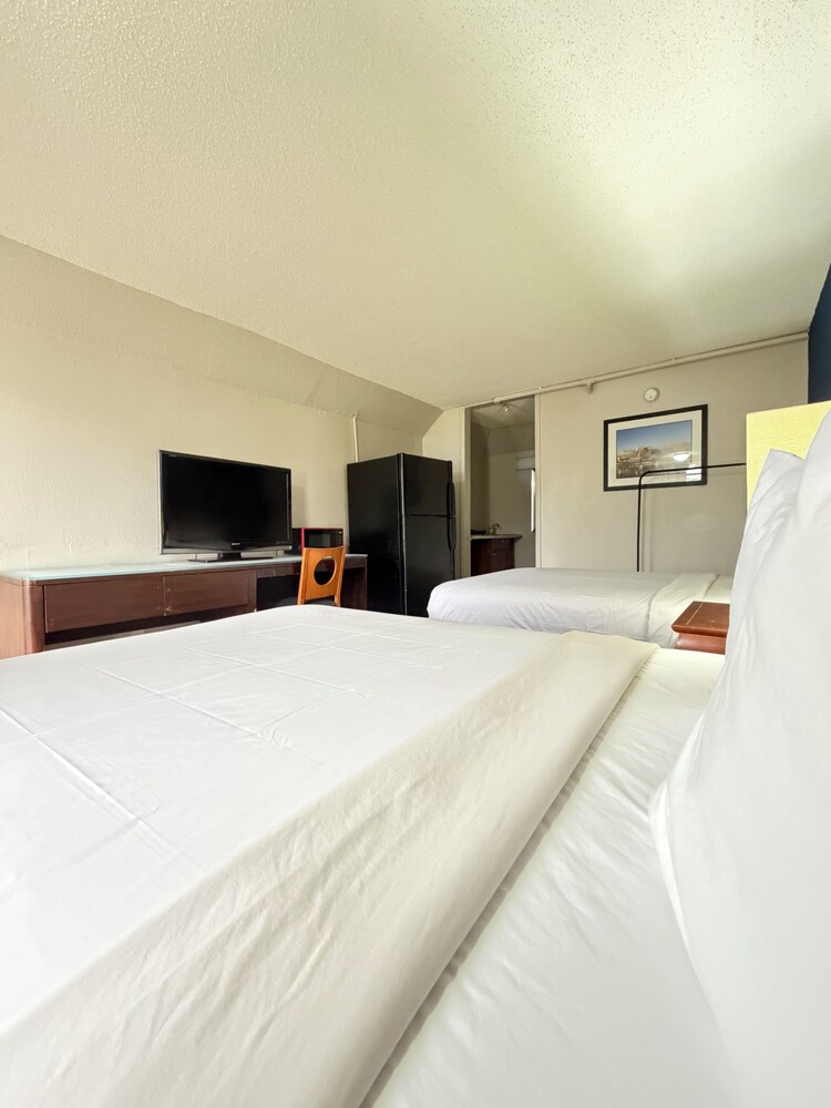 Hotel Cartersville, GA 14/50