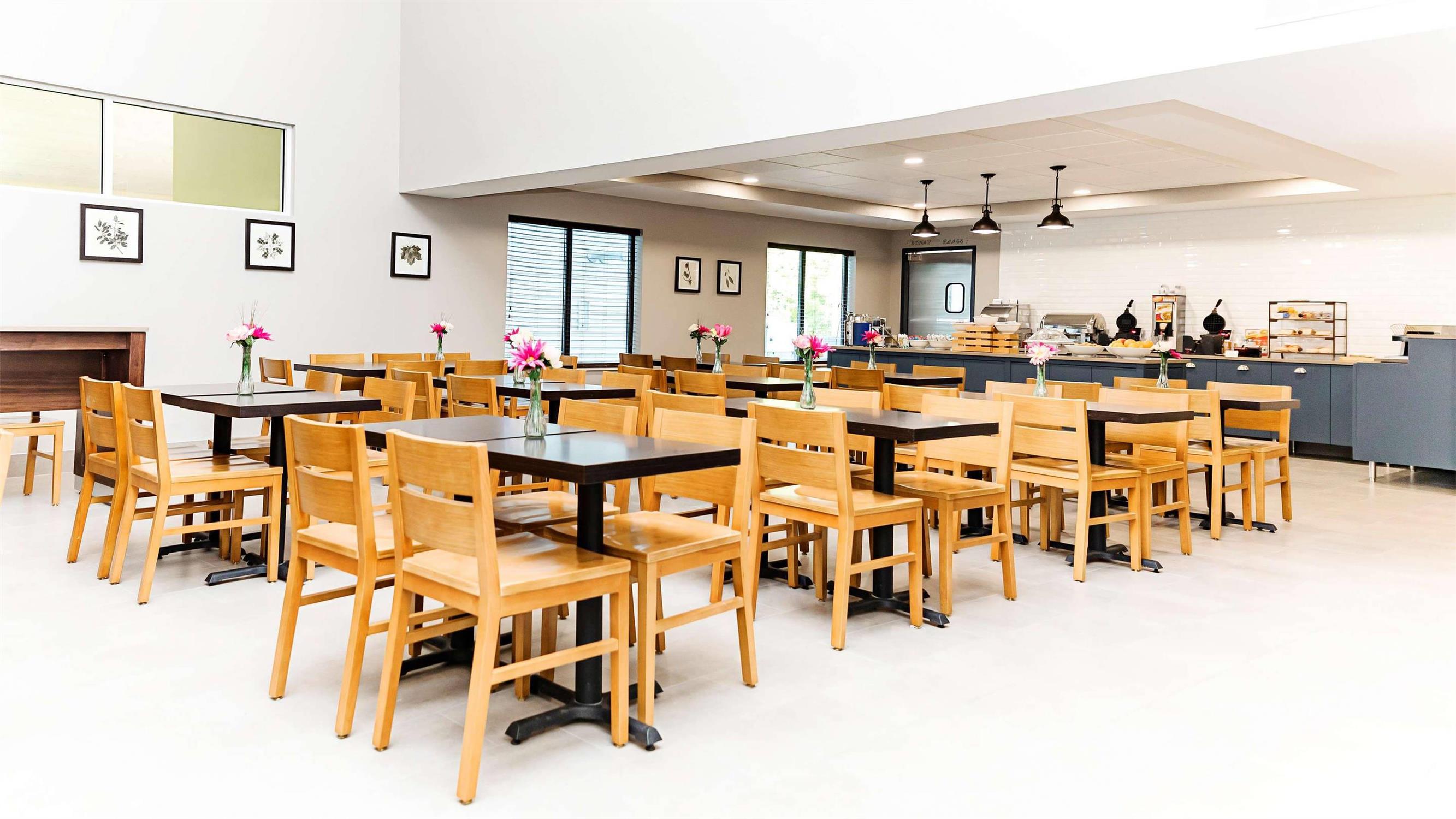 Country Inn & Suites by Radisson, Appleton Airport - Fox River Mall Area 14/20