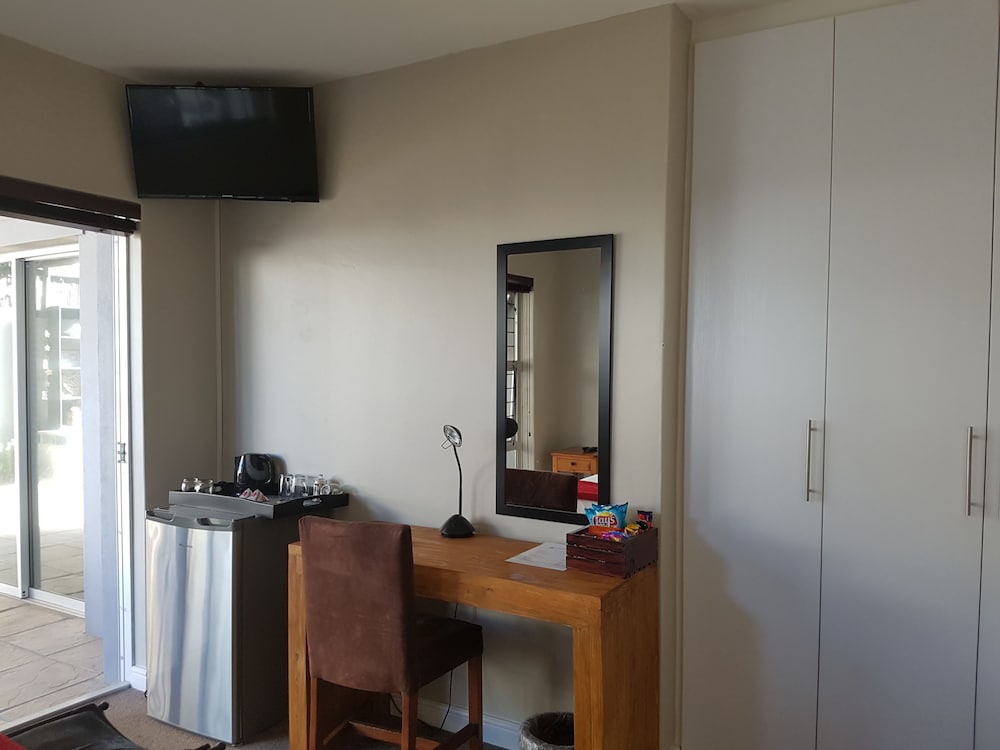 Melkbosch Guesthouse 4/50