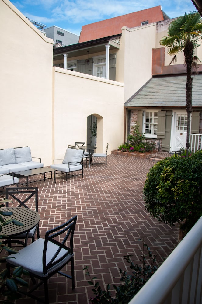 Dauphine Orleans Hotel 53/60