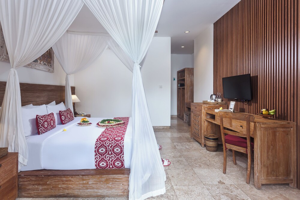 Kailash Suites 3/33