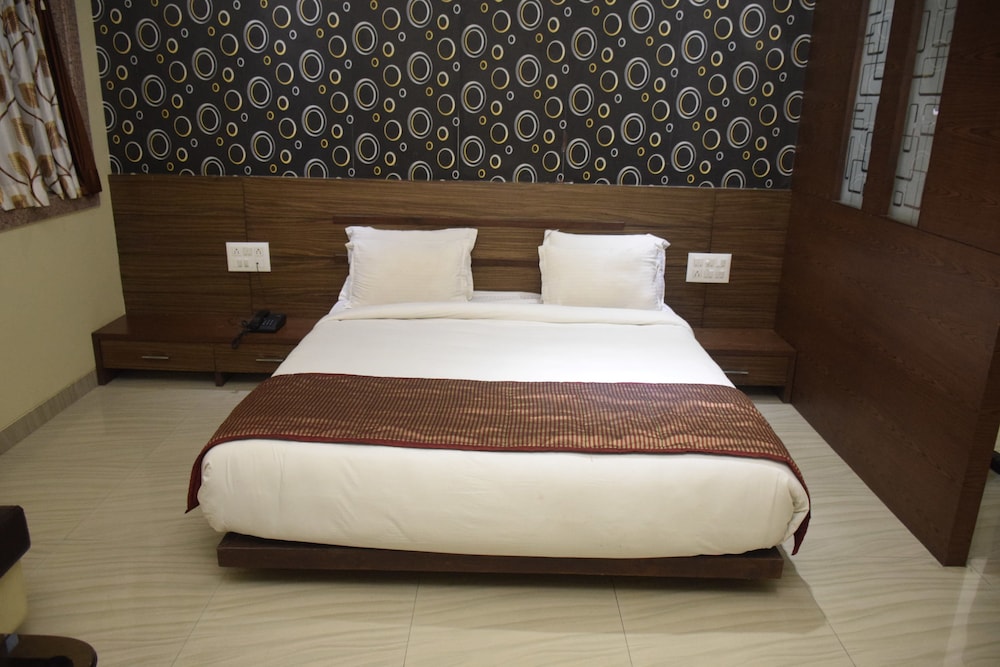 DELUXE, QUEEN BED