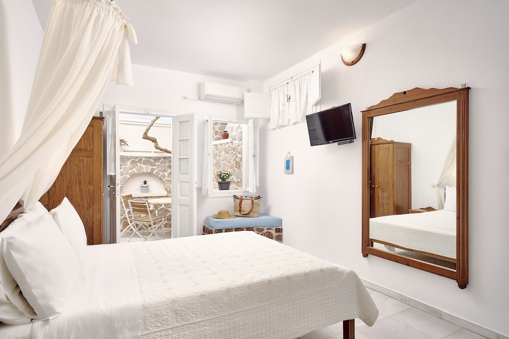 Merovigliosso Studios And Apts 9/50