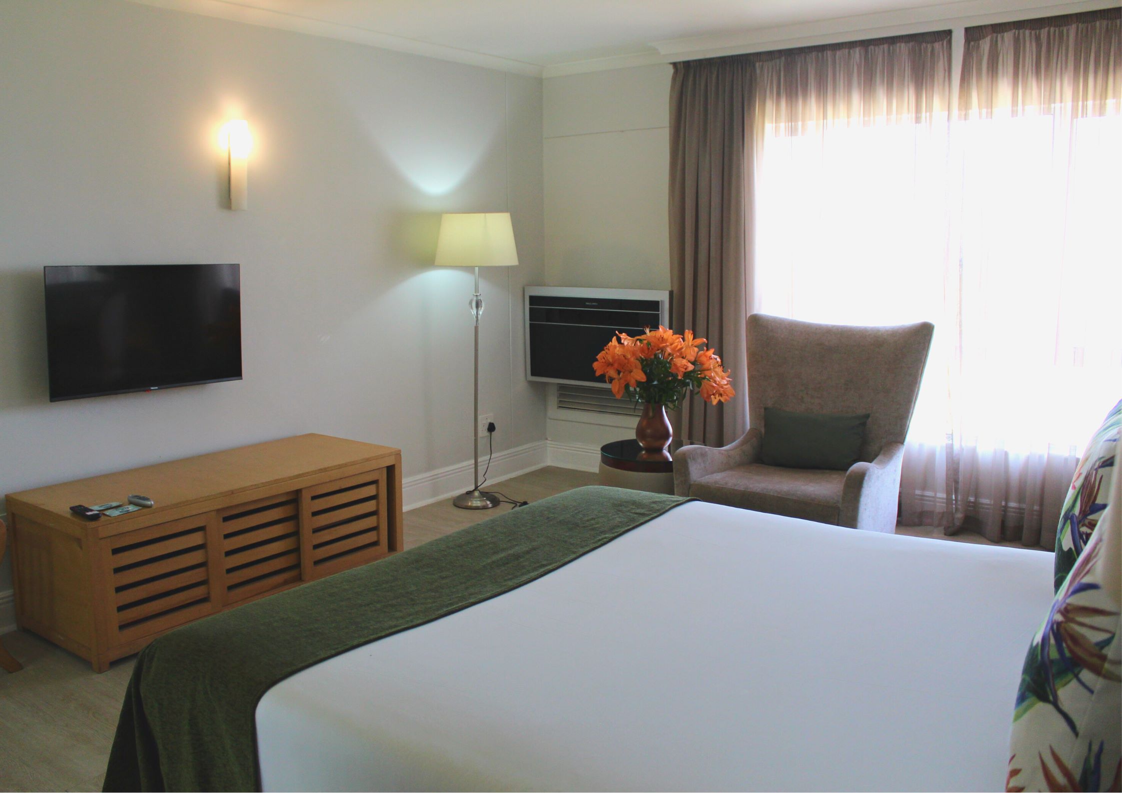 Deluxe, Double Bed, River View 5/6