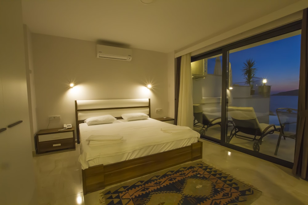 Exclusive, Queen Bed, Sea View, Pool Access