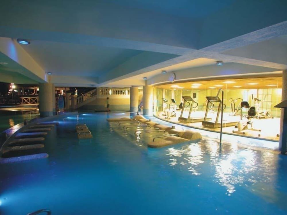 Chateau Beach Resort 46/78