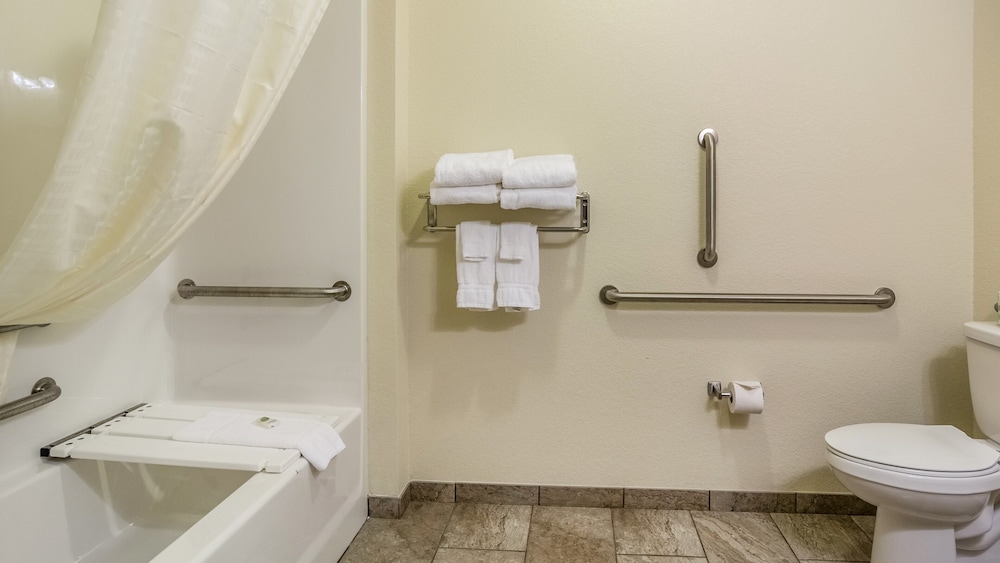 Cobblestone Hotel and Suites - Erie 10/50