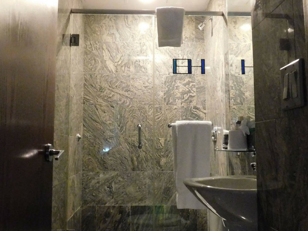 The Ridge Hotel 8/47