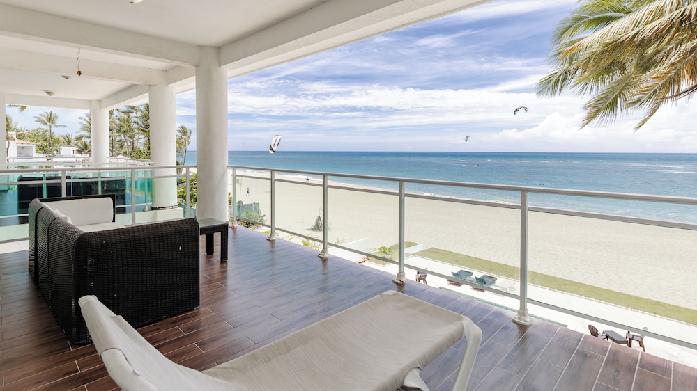 WATERMARK LUXURY OCEANFRONT ALL SUITE HOTEL 30/56