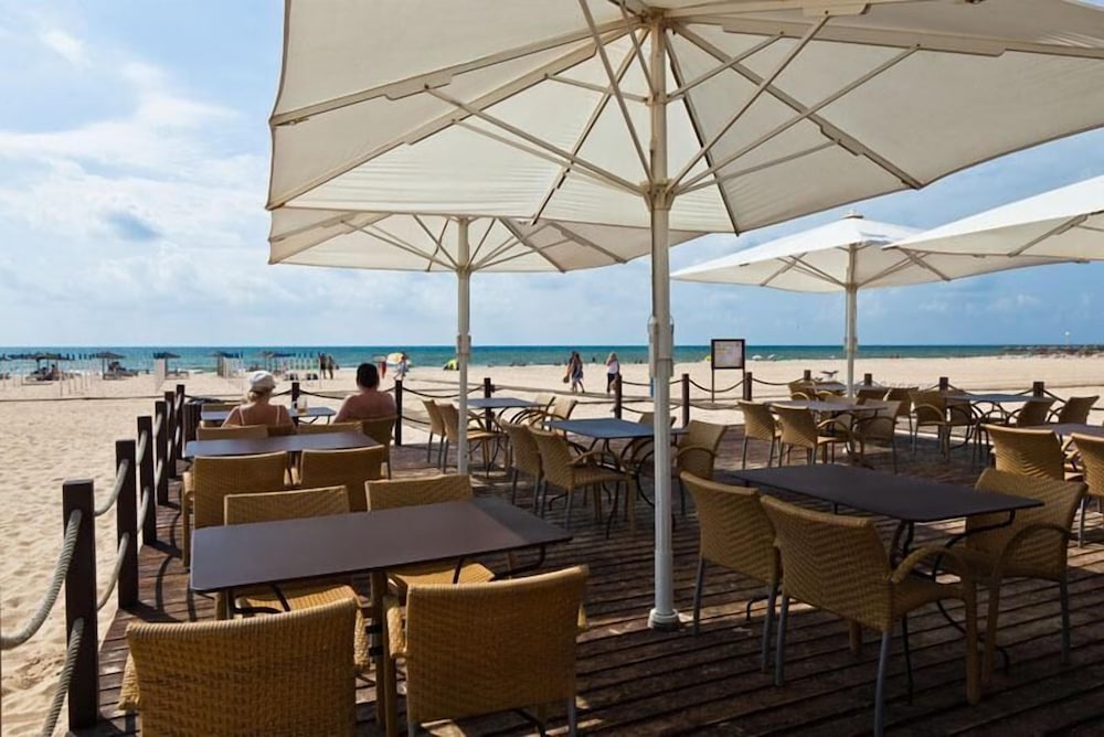 Ozadi Altura Beach Resort 54/68