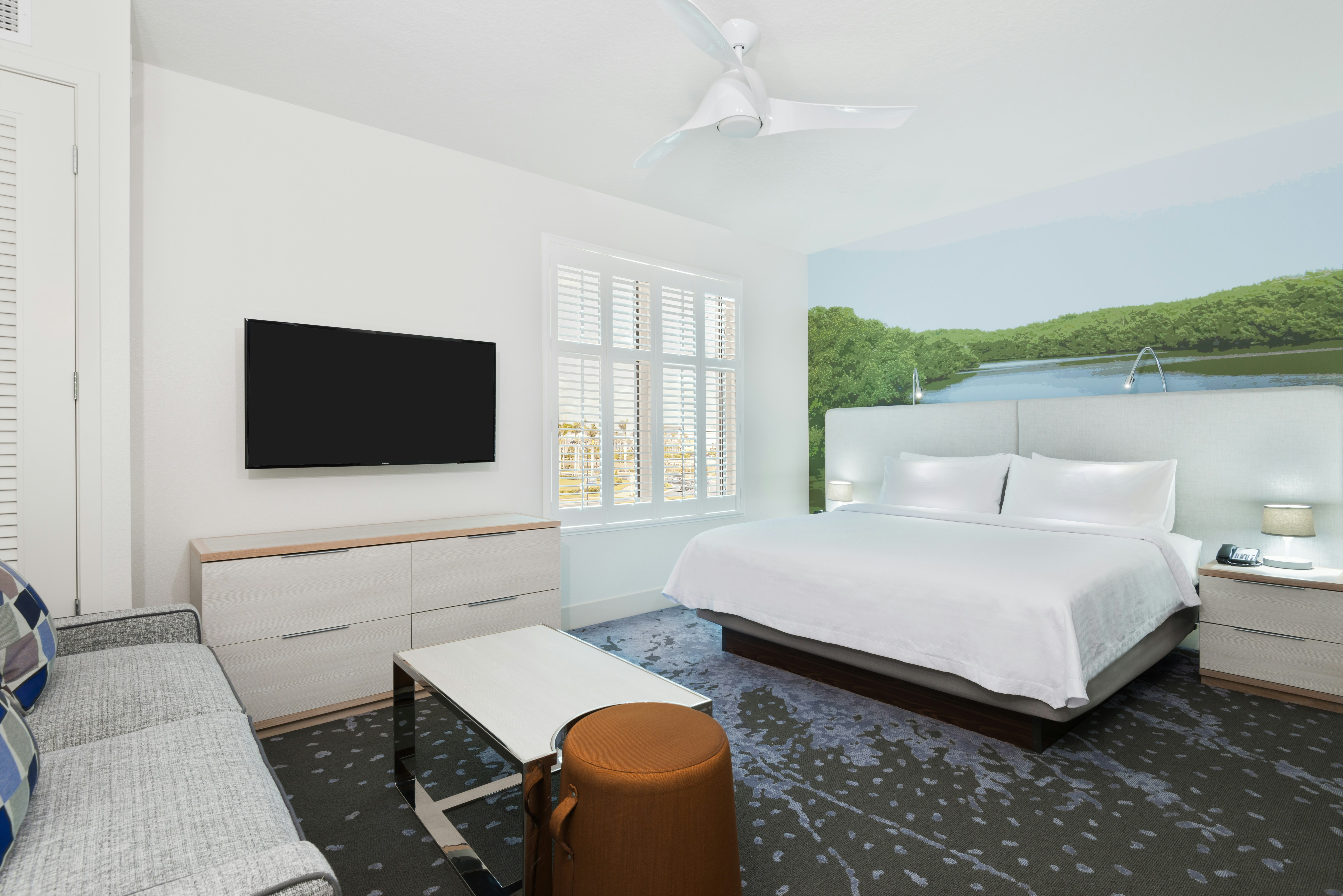 STUDIO, SUITE, KING BED