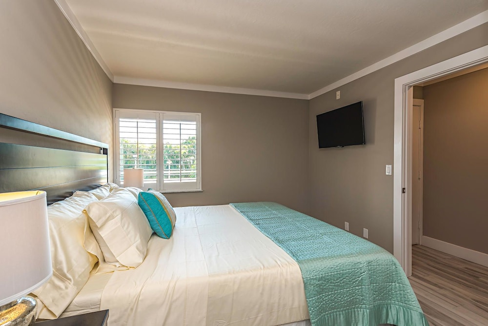 Marco Beach Vacation Suites 25/73