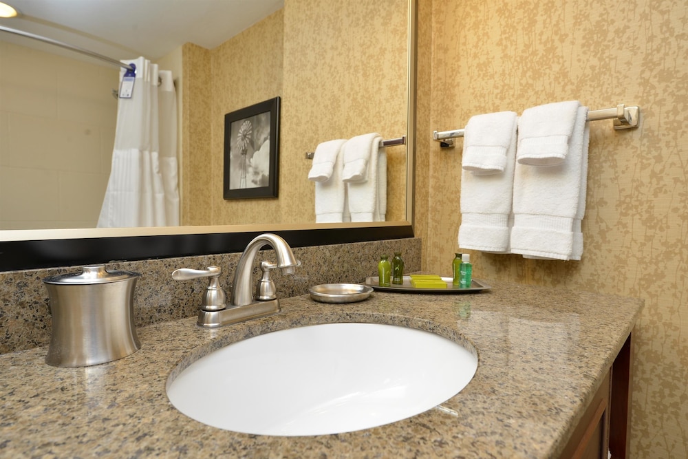 Oshkosh Waterfront Hotel & Conference Center 47/58