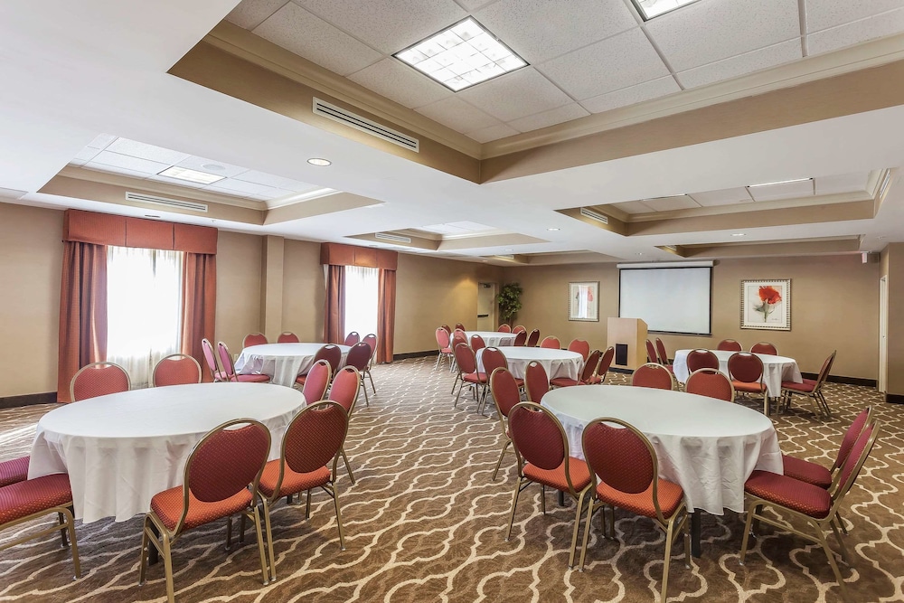 Comfort Suites Suffolk Chesapeake 42/47