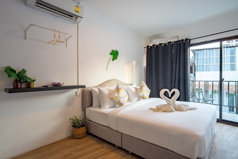 Isara Boutique Hotel and Cafe 24/66