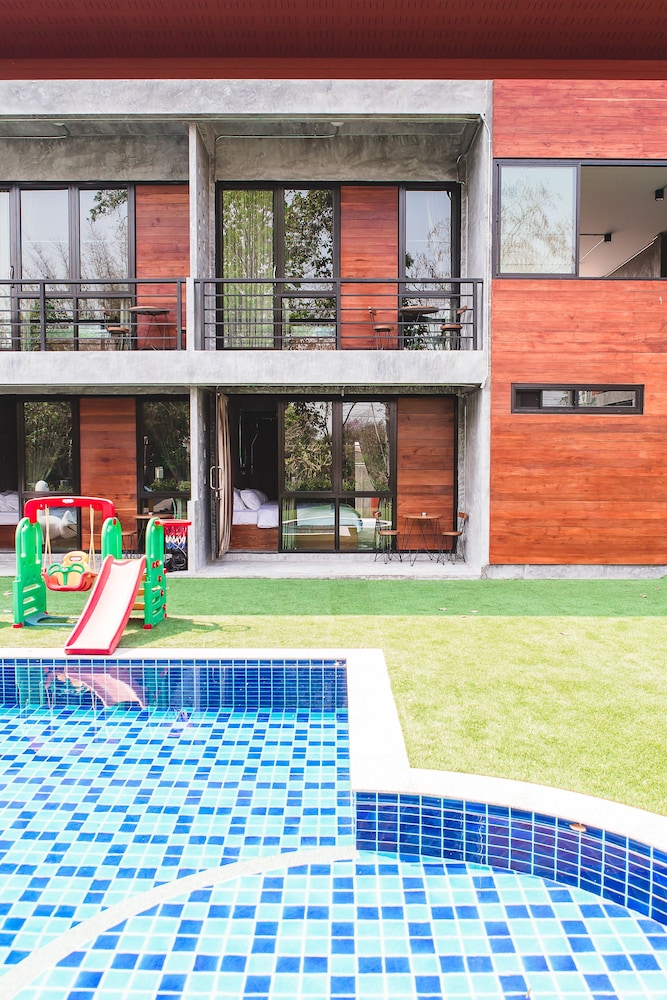 Stucco Loft Residency 15/72