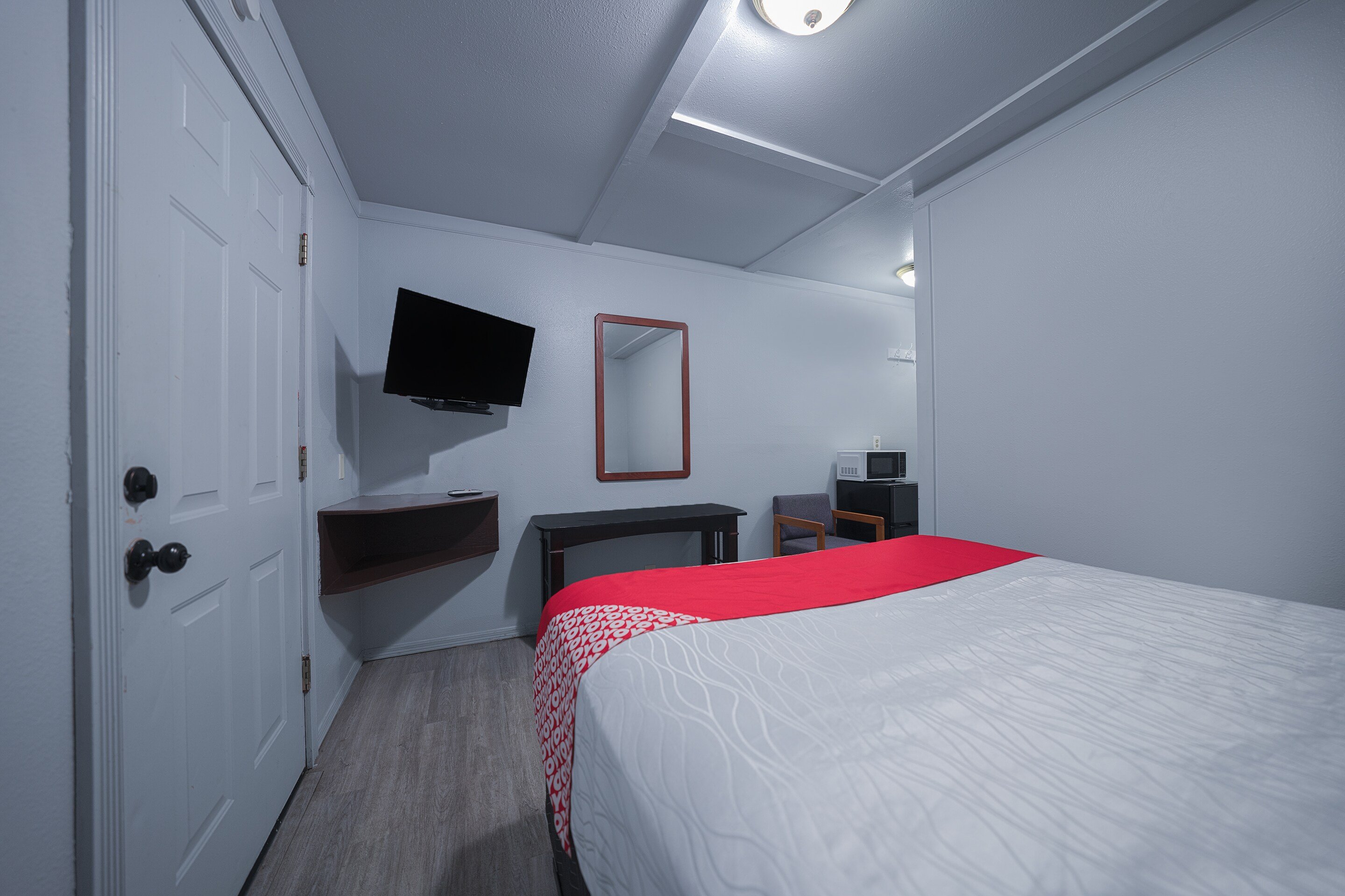 ROOM, DOUBLE BED