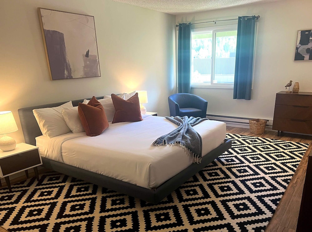 1 BEDROOM, CONDO, MOUNTAIN VIEW, KITCHEN