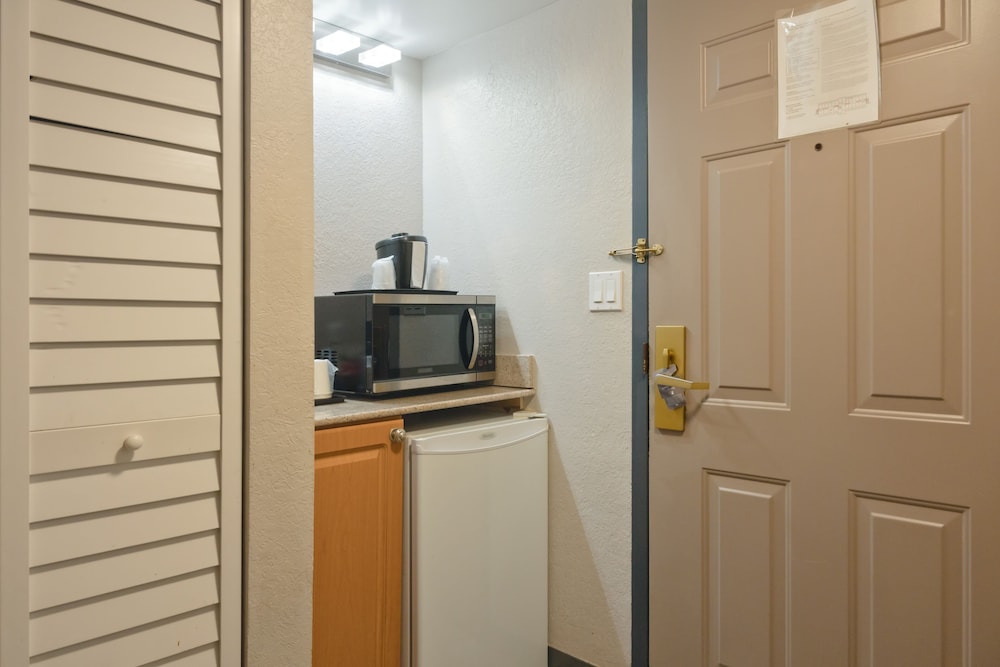 The Palms Inn & Suites 34/45