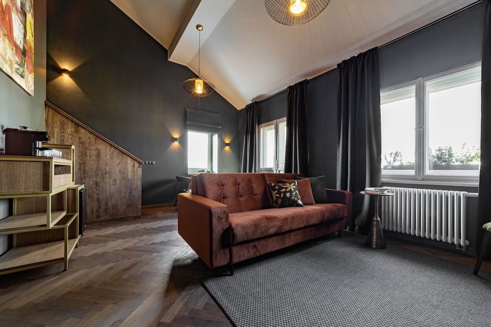 The Viaduct - Suites & More 47/60
