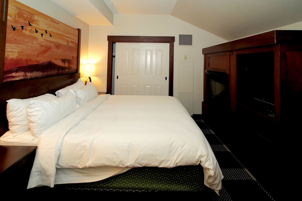 Heavenly Village Condos 25/67