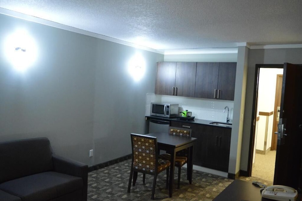 Airport Travellers Inn 40/51