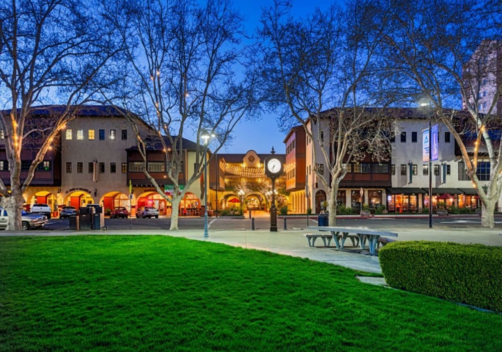 Concord Plaza Hotel in CONCORD - CA