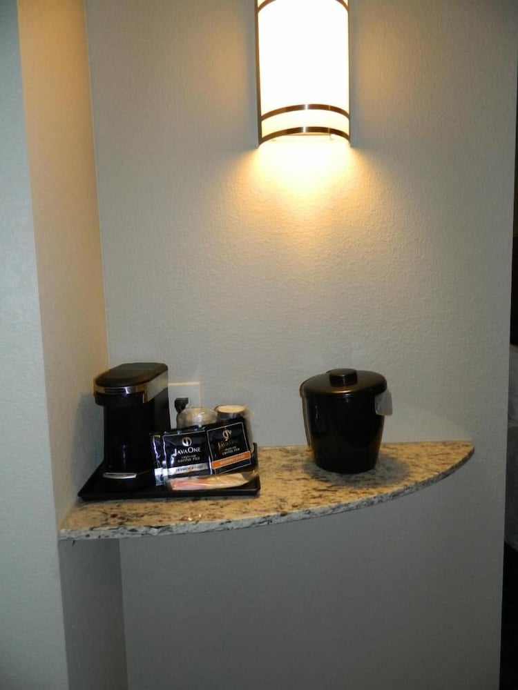 Brookstone Lodge Suites 18/35