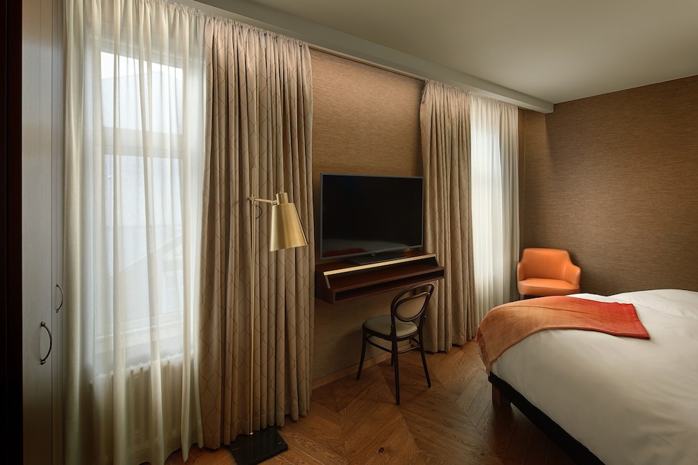 Diplomat, Suite, King Bed