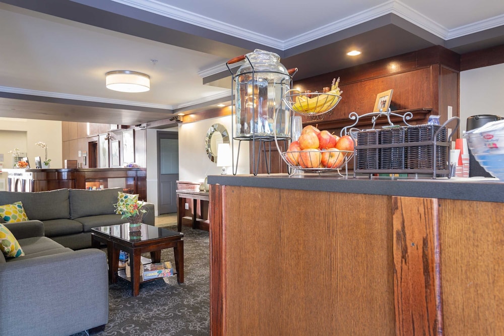Sandman Hotel Red Deer 5/46