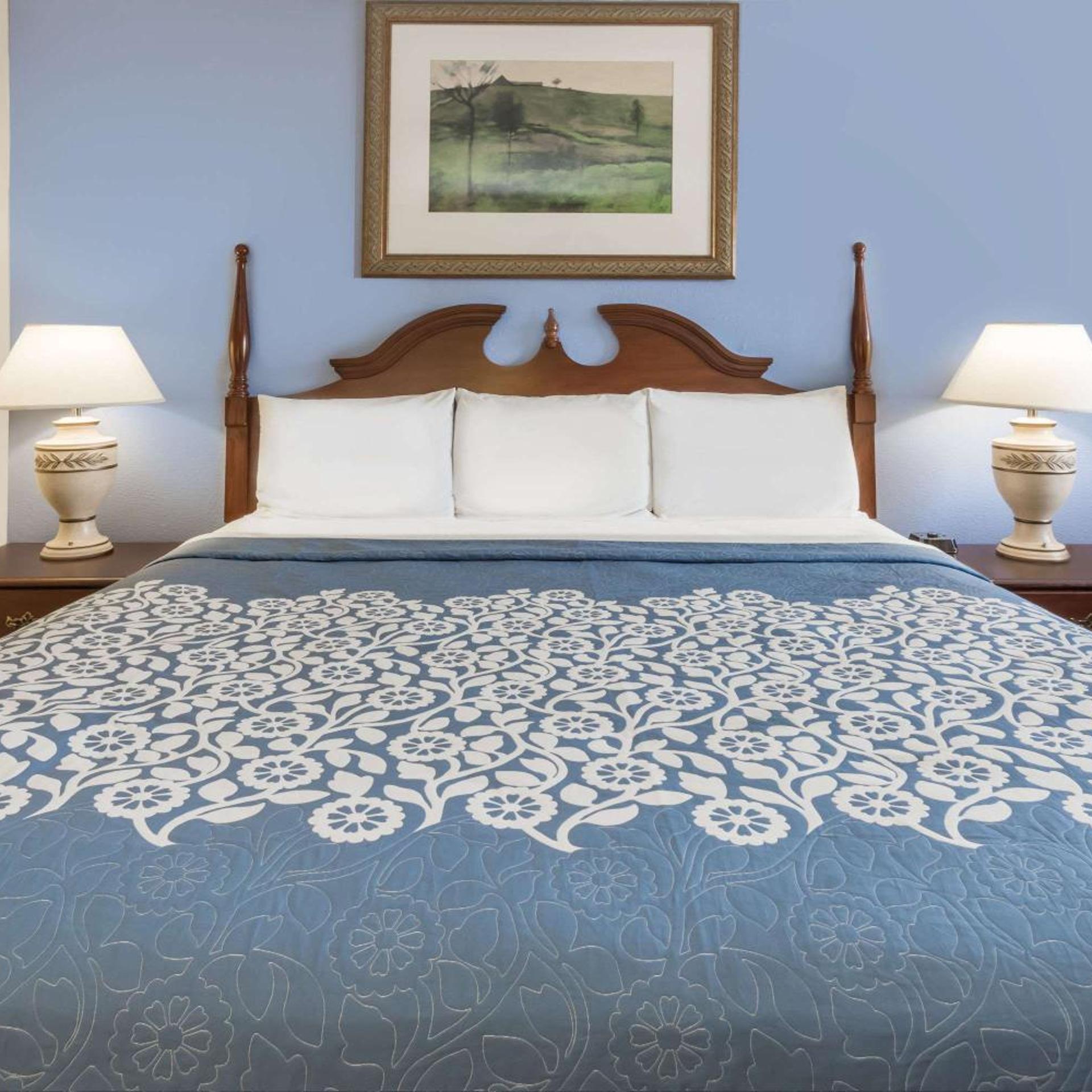 Days Inn by Wyndham Plymouth 24/25