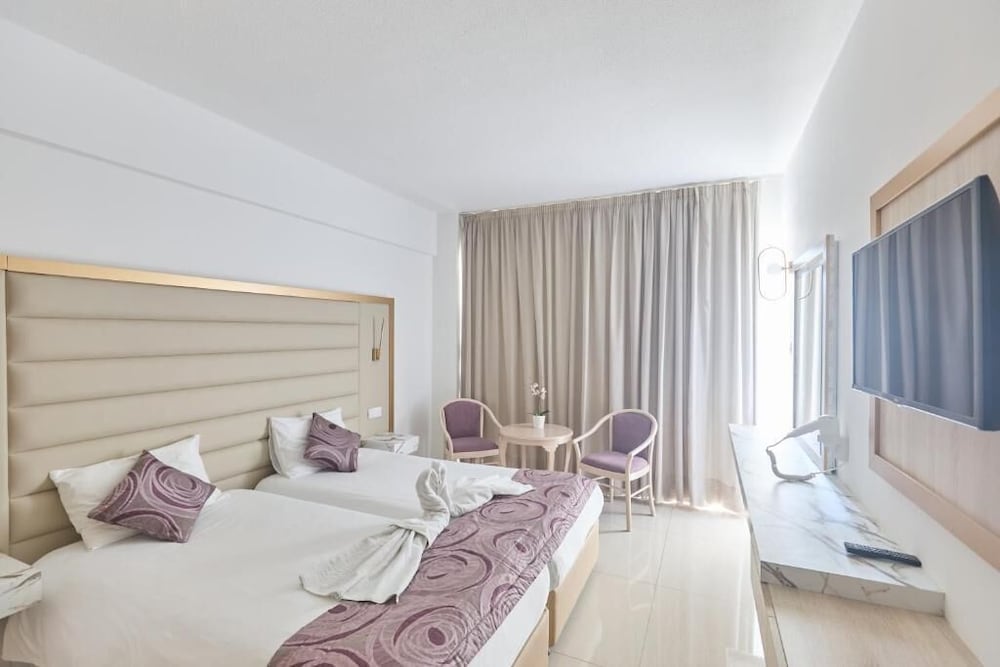 Tsokkos Beach Hotel 13/64