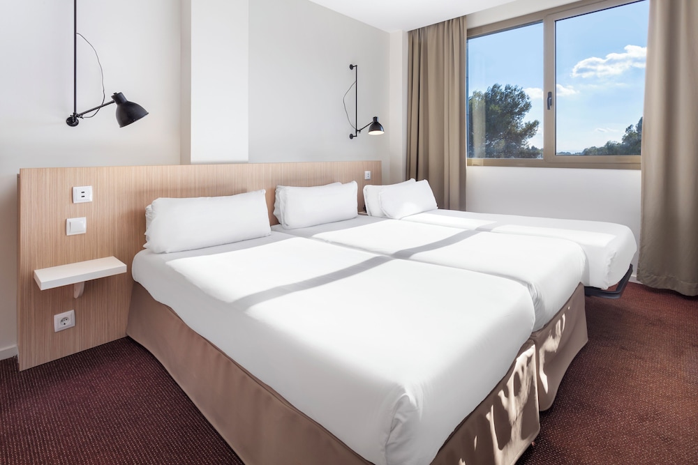Room, Triple, Twin Beds, Murphy Bed