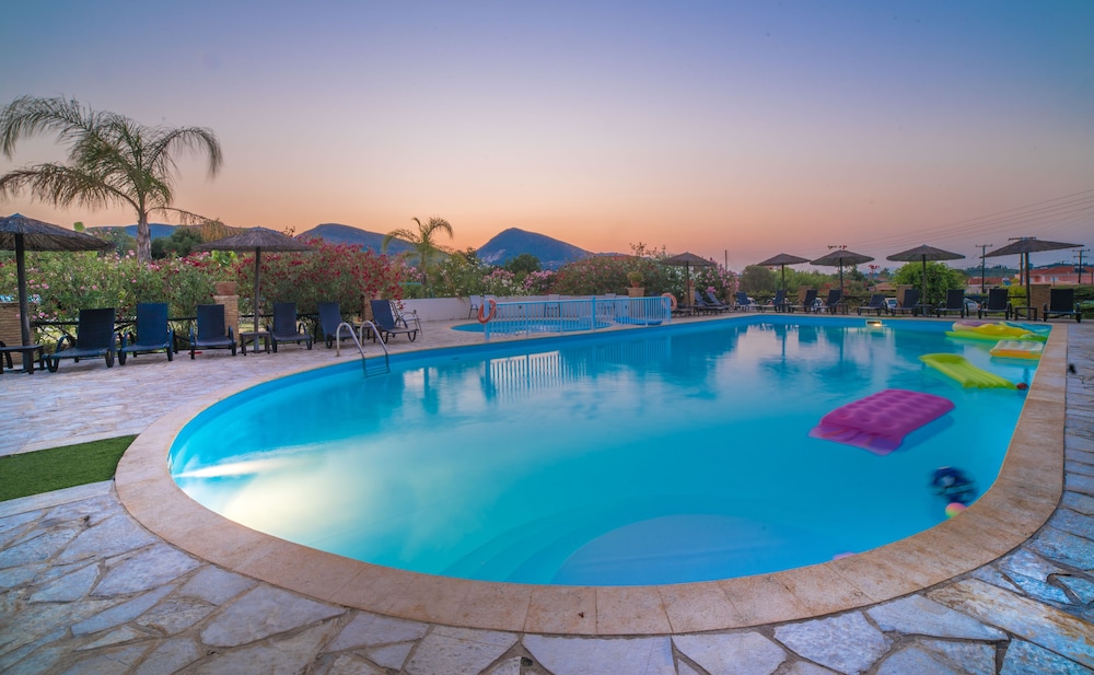 Porto Koukla Beach Hotel 63/89