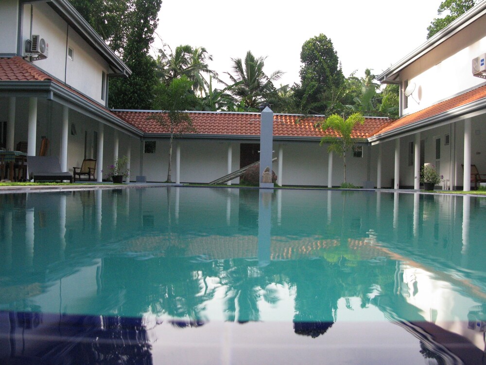 Anuhas Airport Villas 40/44
