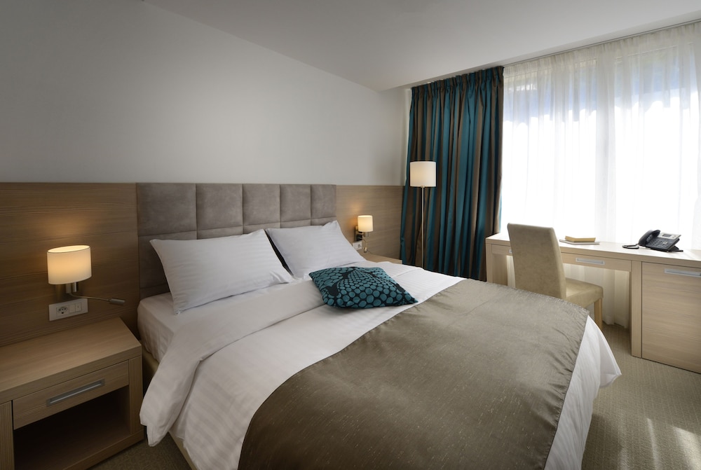 STANDARD, TWIN BEDS, PARK VIEW