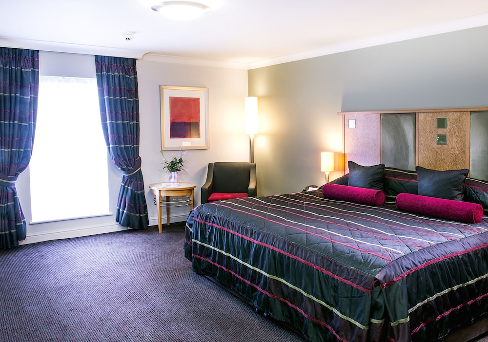 De Vere Cranage Estate 8/44