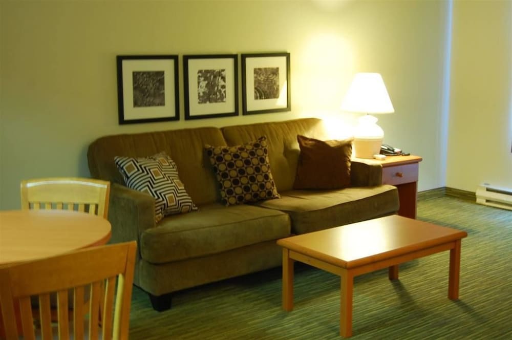 Days Inn and Suites by Wyndham Downtown Missoula-University 30/66