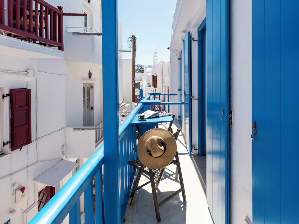 Bluetopia Suites 39/42