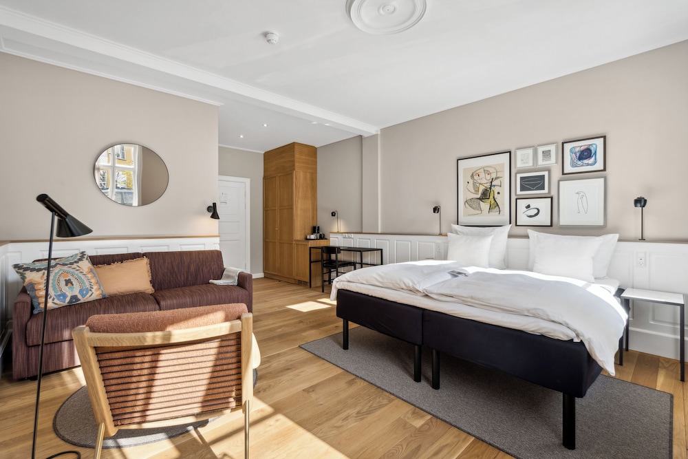 جناح جونيور بسرير كينج، Hotel Kong Arthur 7/10