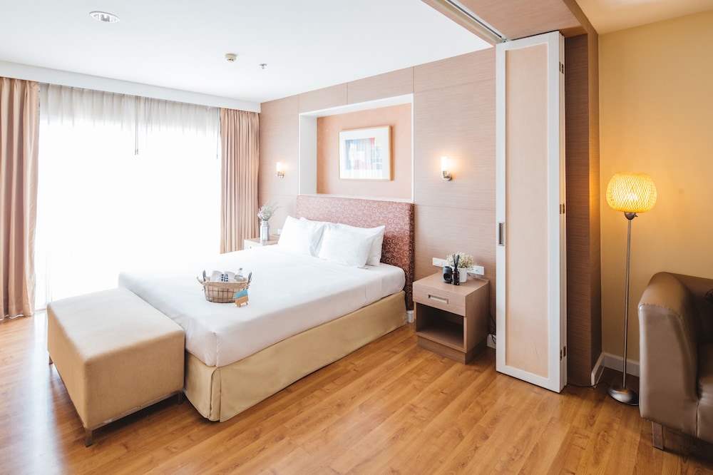 Clef Hotel 11/50